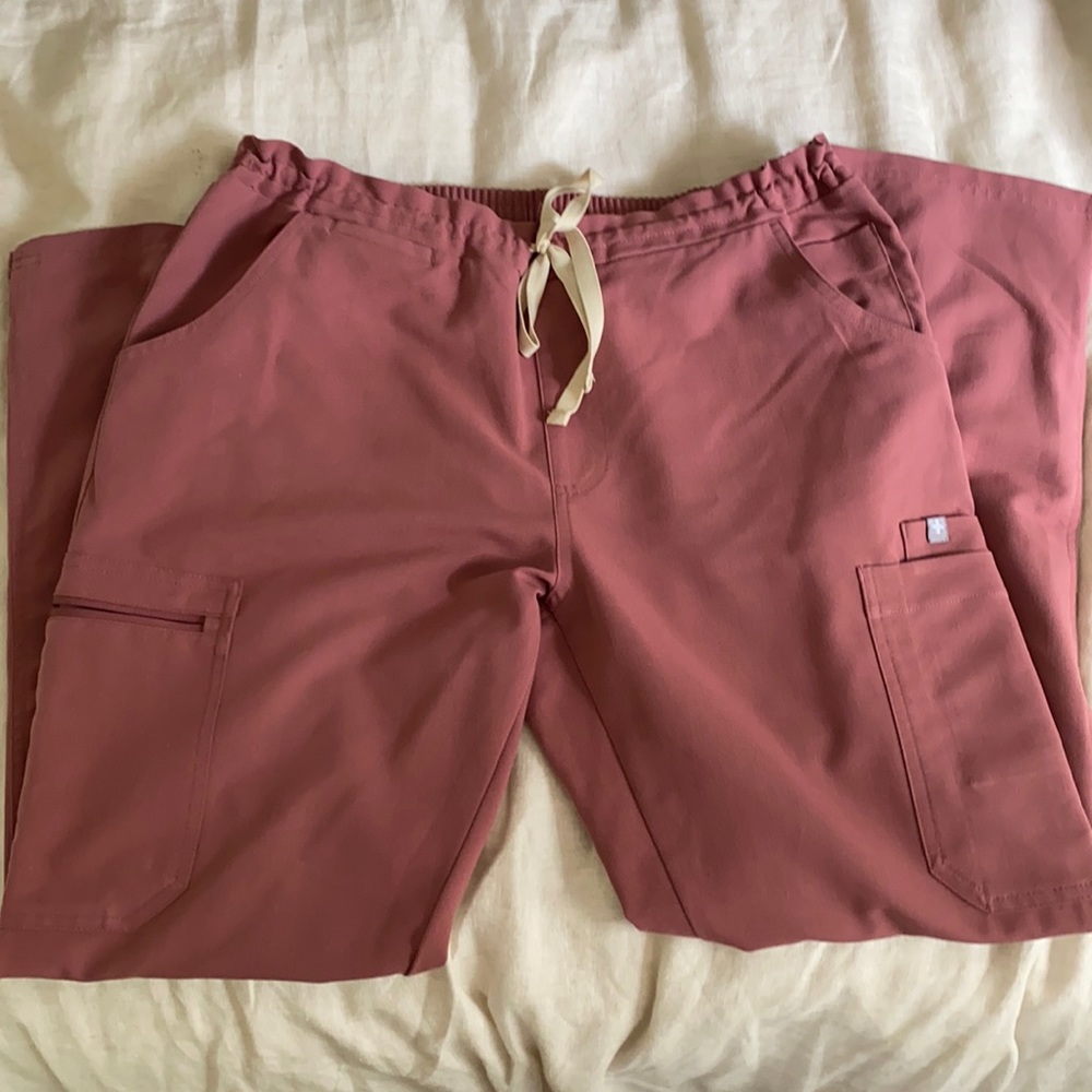 Yola™ Skinny Scrub Pants in Mauve